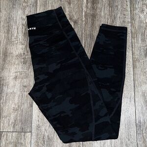 ALPHALETE CAMO LEGGINGS